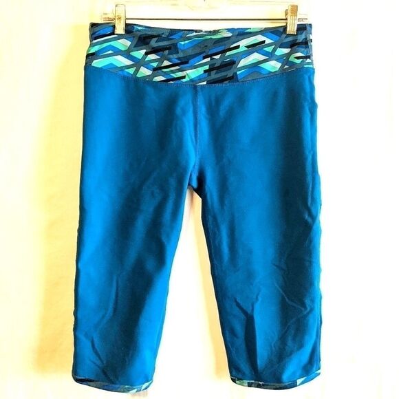 Fabletics Rio Run Capri Blue Impulse Print Legging - Picture 2 of 8